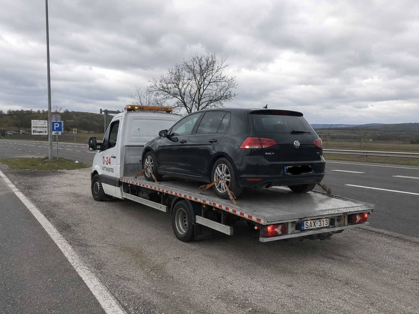 VW Golf szállítás autómentővel